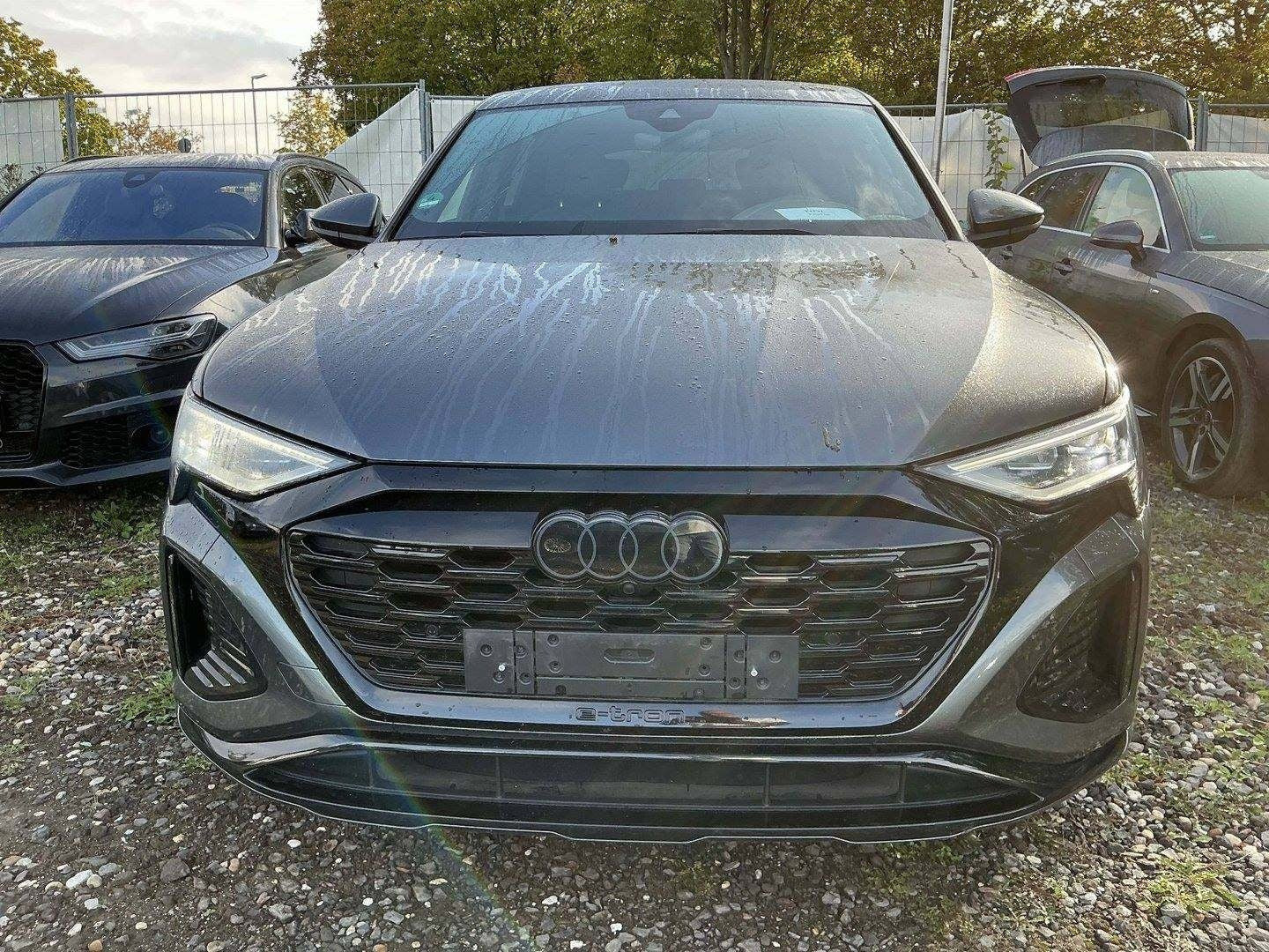 Grå Audi Q8 e-tron fra 2024