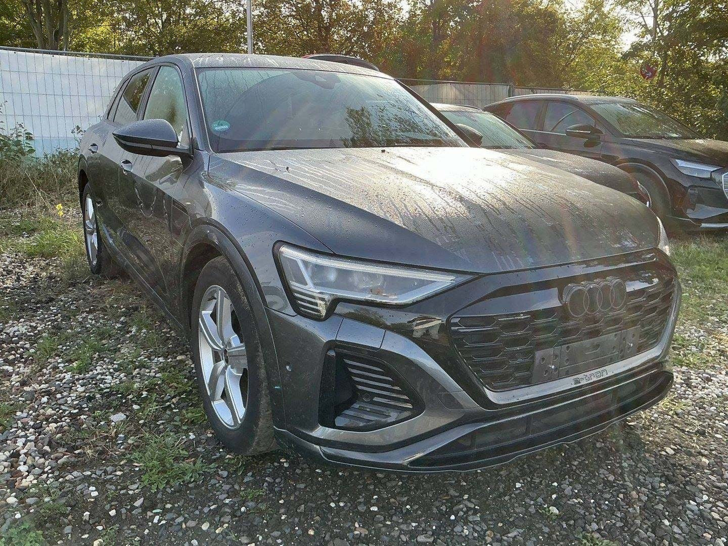 Grå Audi Q8 e-tron fra 2024