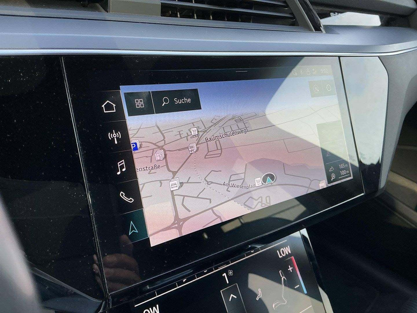 Grå Audi Q8 e-tron fra 2024