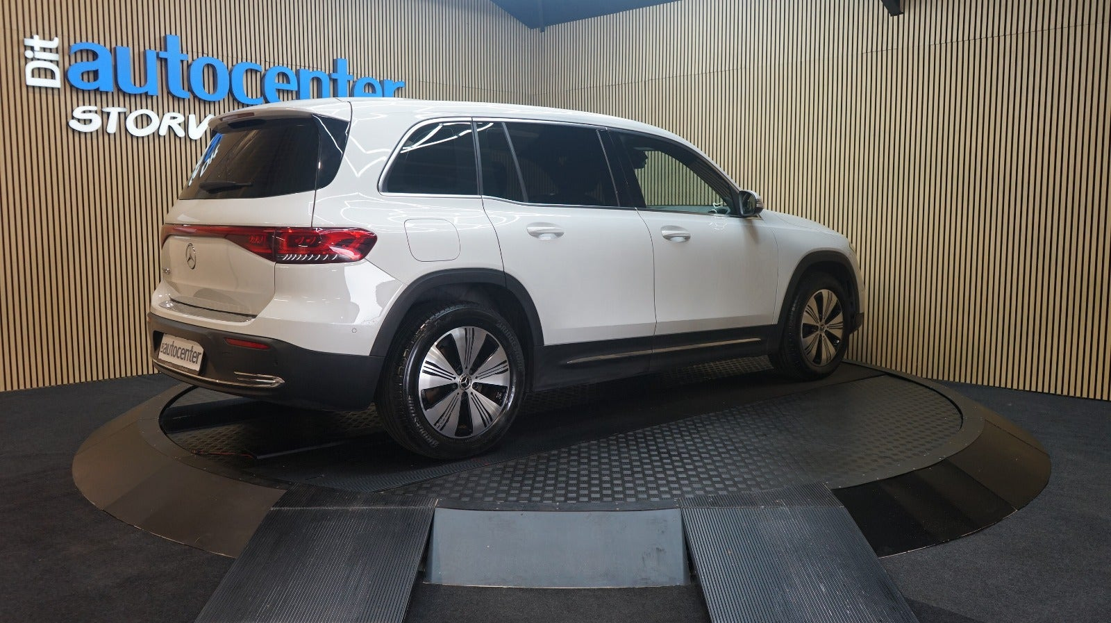 Hvid Mercedes EQB250+ fra 2024