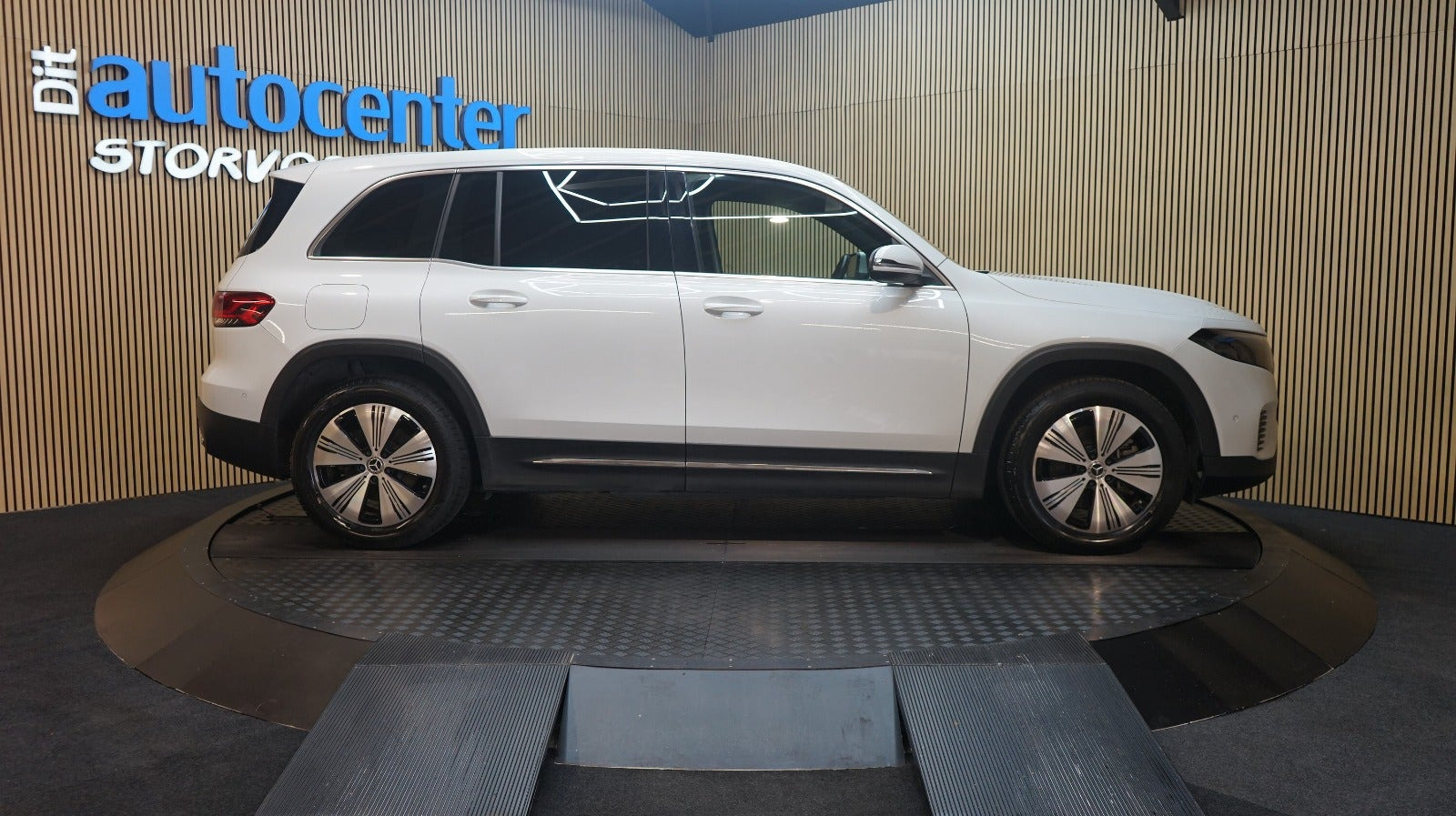 Hvid Mercedes EQB250+ fra 2024