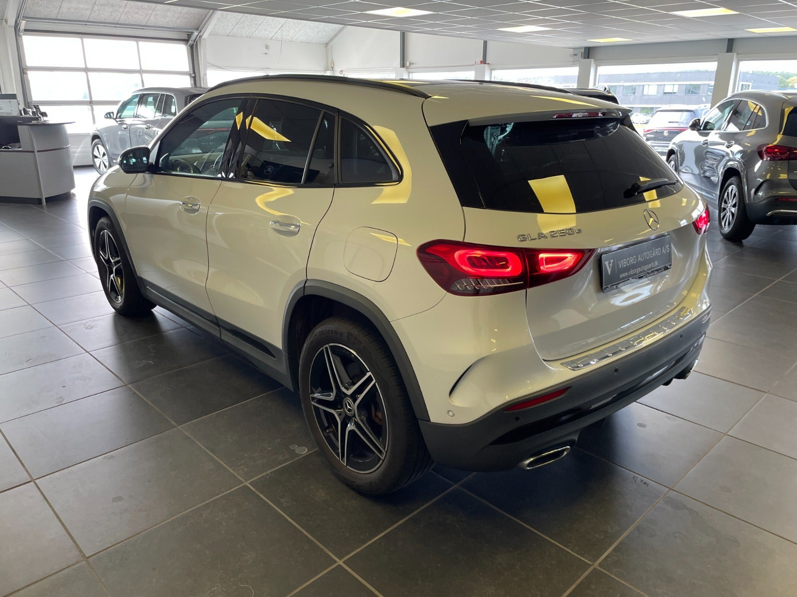 Hvid Mercedes GLA250 e fra 2022