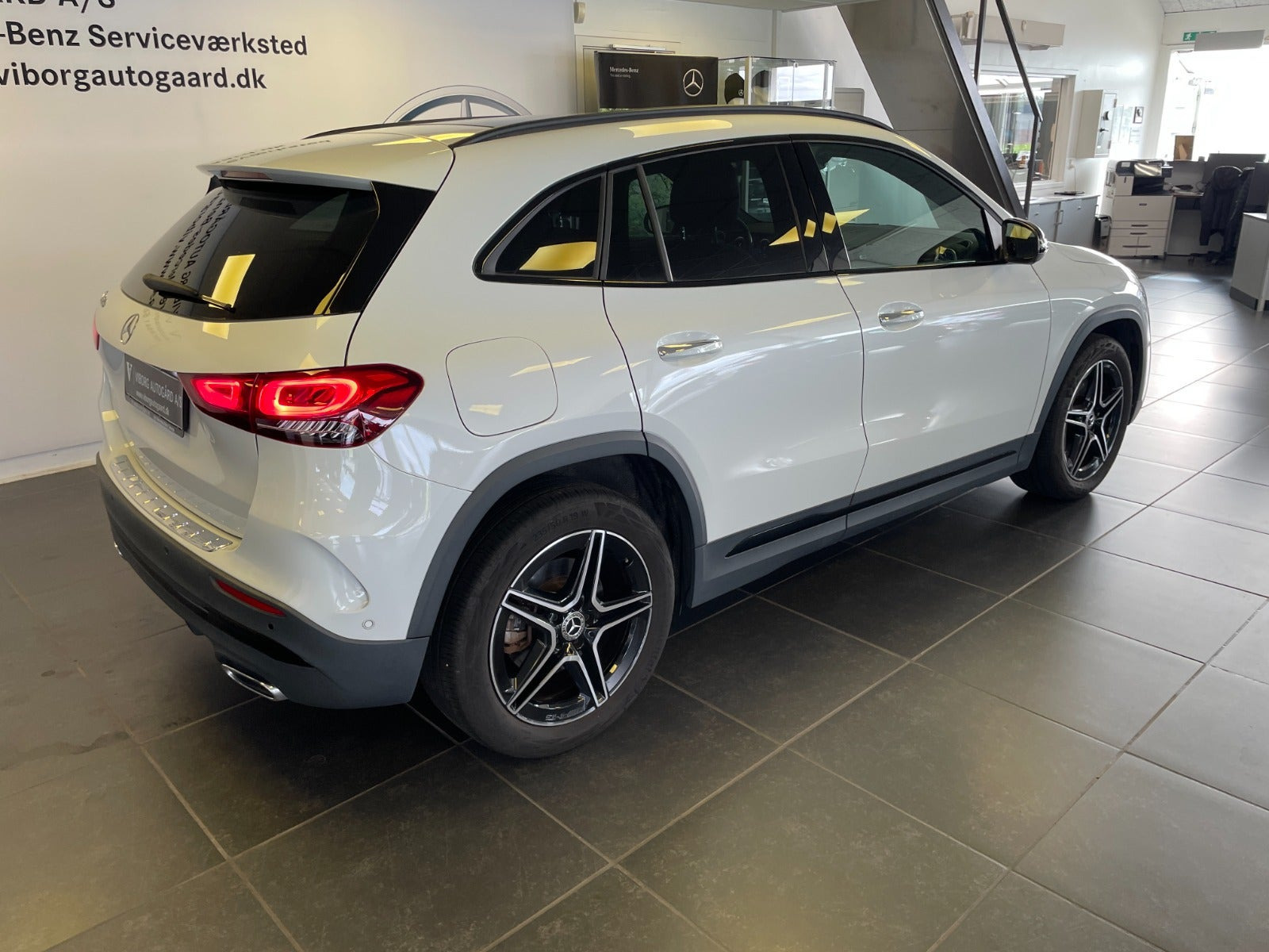 Hvid Mercedes GLA250 e fra 2022