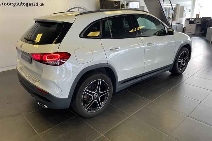 Hvid Mercedes GLA250 e fra 2022