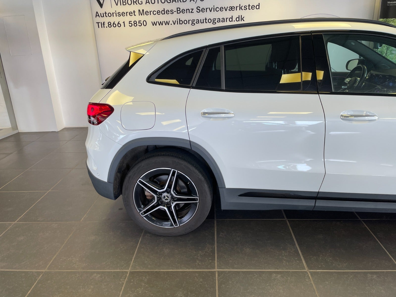Hvid Mercedes GLA250 e fra 2022