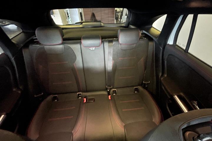 Hvid Mercedes GLA250 e fra 2022