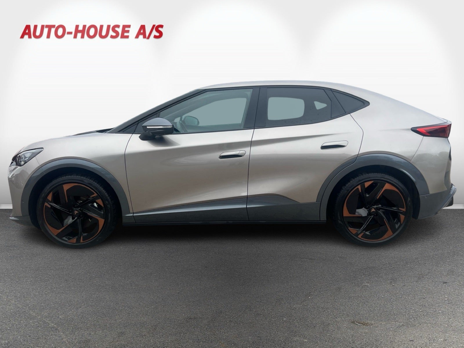 Orange Cupra Tavascan fra 2024