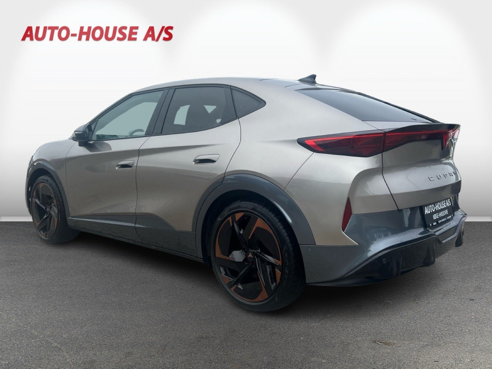 Orange Cupra Tavascan fra 2024