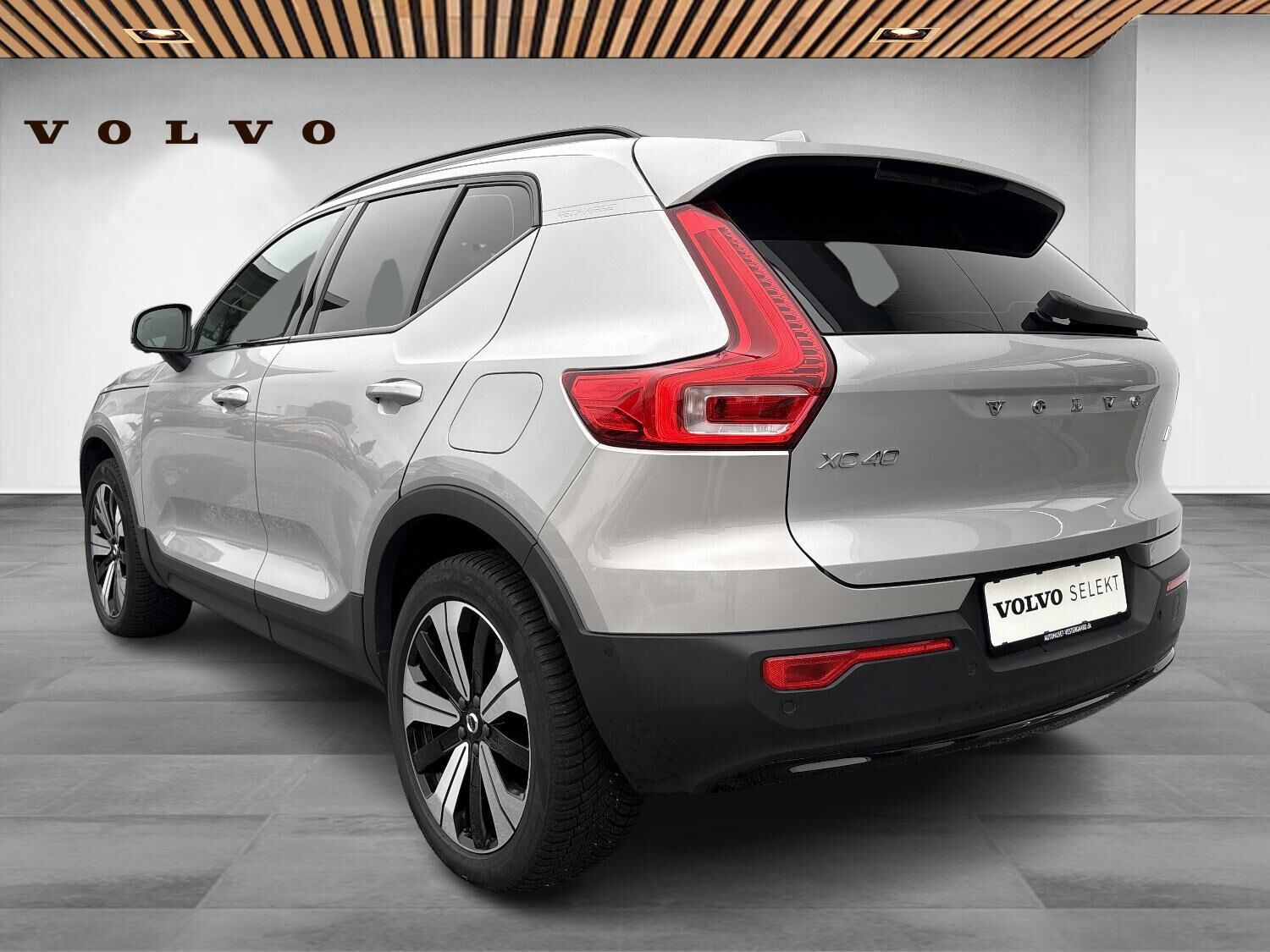 Sølv Volvo XC40 fra 2023