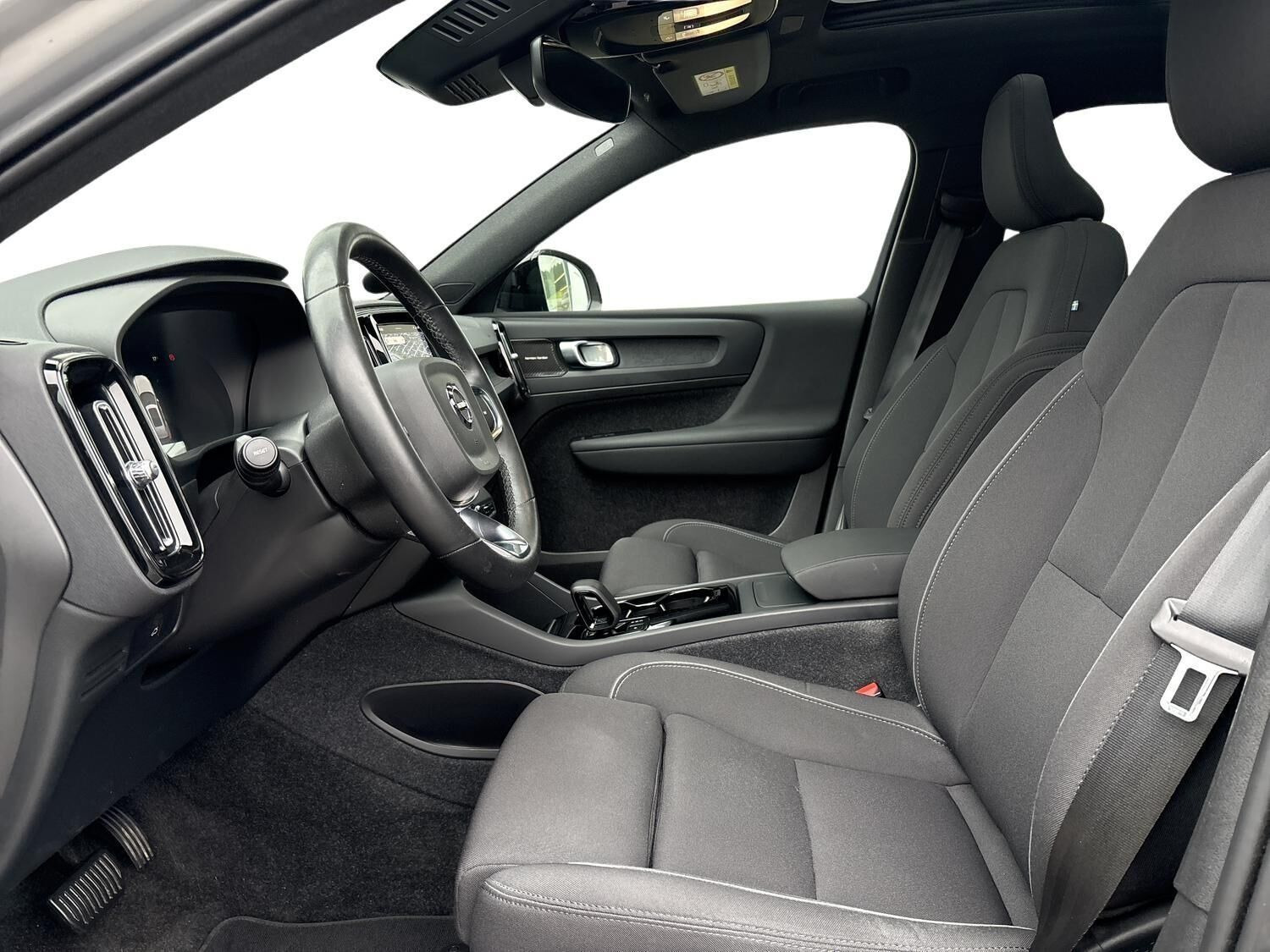 Sølv Volvo XC40 fra 2023