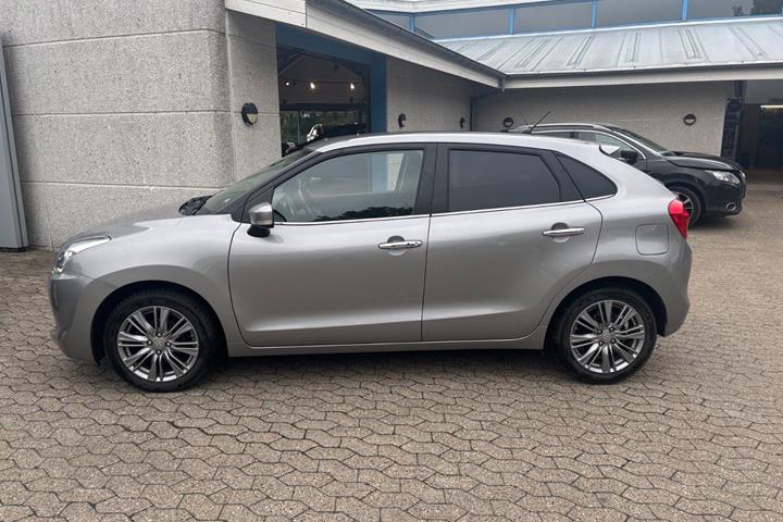 Grå Suzuki Baleno fra 2020