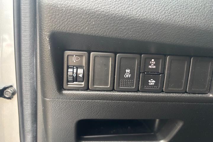 Grå Suzuki Baleno fra 2020