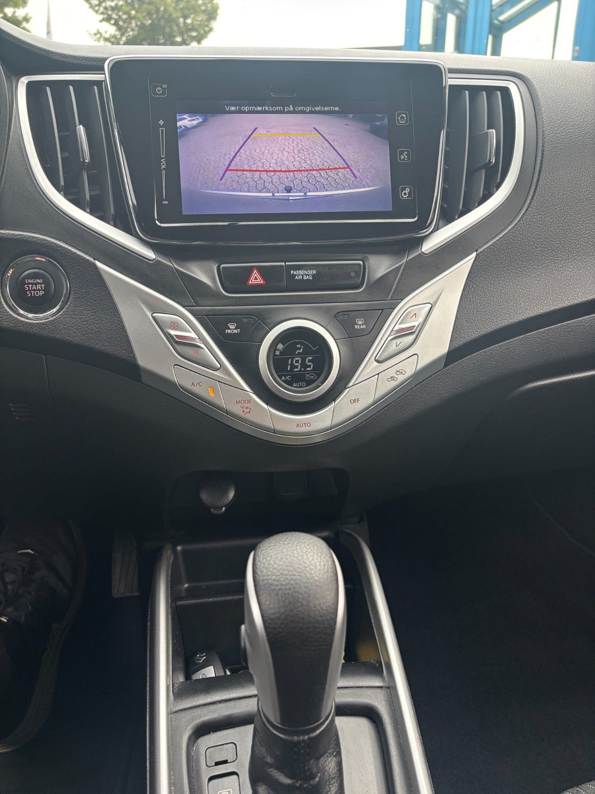 Grå Suzuki Baleno fra 2020