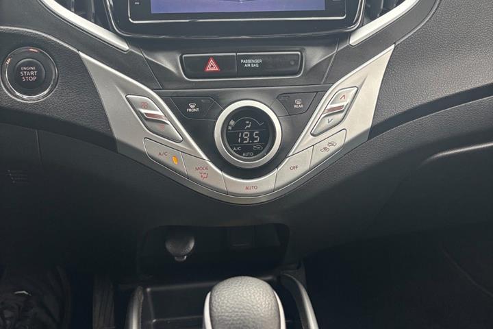 Grå Suzuki Baleno fra 2020