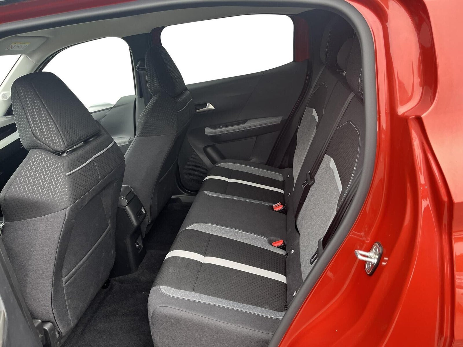 Orange Opel Frontera fra 2025