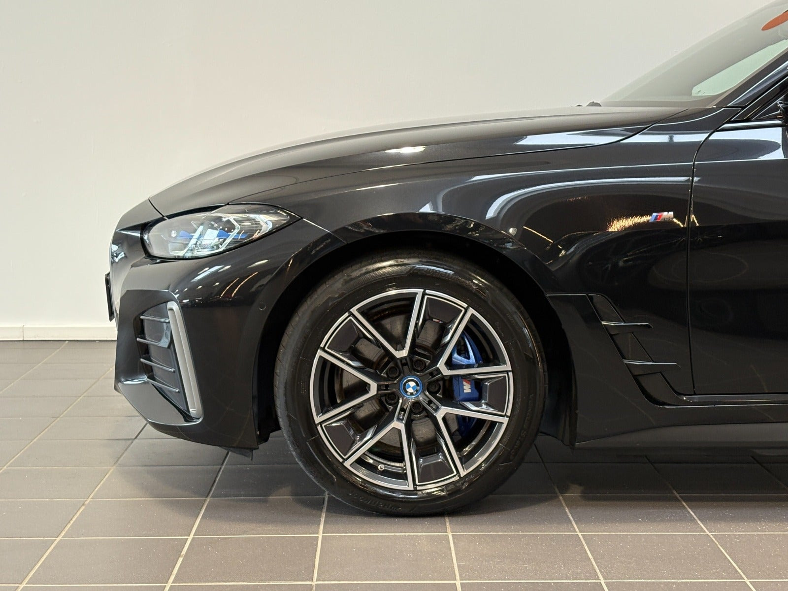 Rød BMW i4 fra 2023