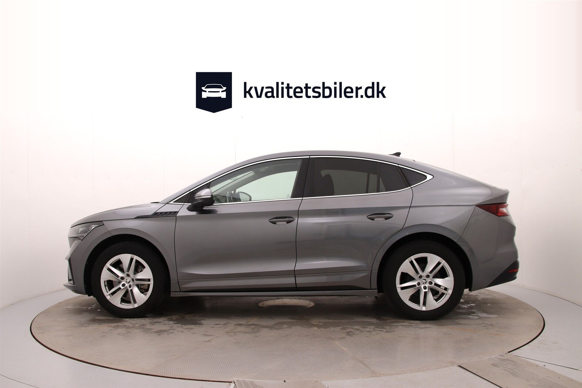 Grå Skoda Enyaq fra 2024