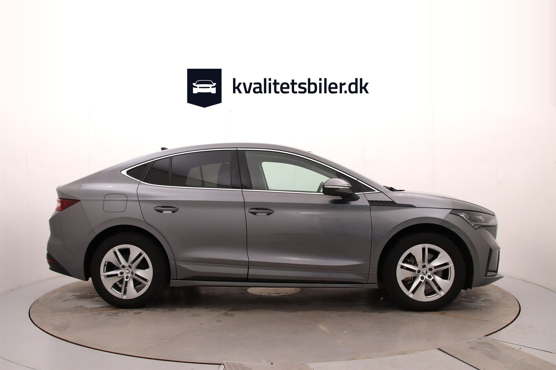 Grå Skoda Enyaq fra 2024