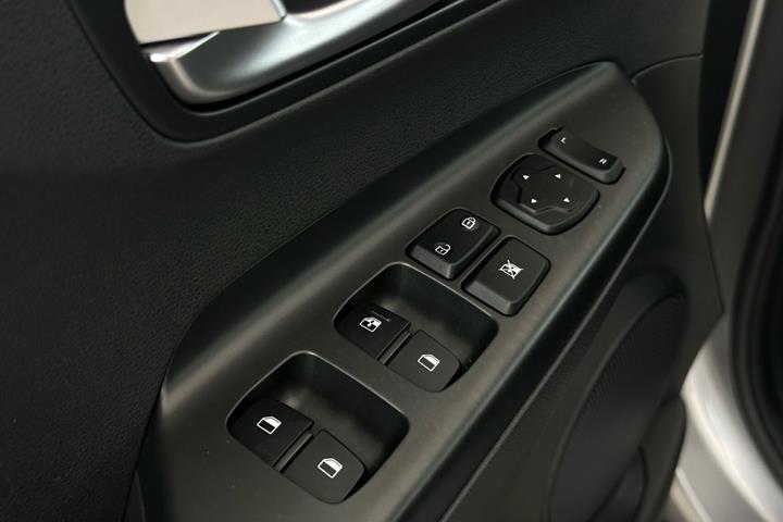 Sølv Hyundai Kona fra 2022