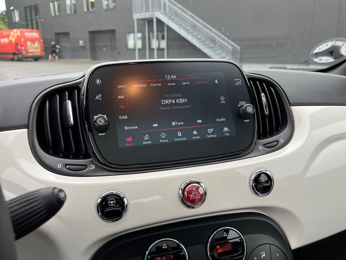 Hvid Fiat 500 fra 2023