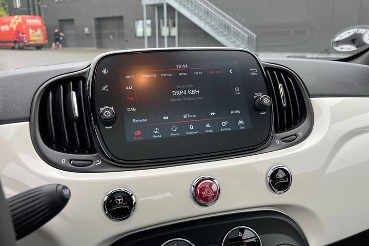 Hvid Fiat 500 fra 2023