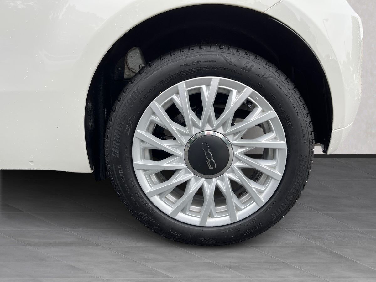 Hvid Fiat 500 fra 2023