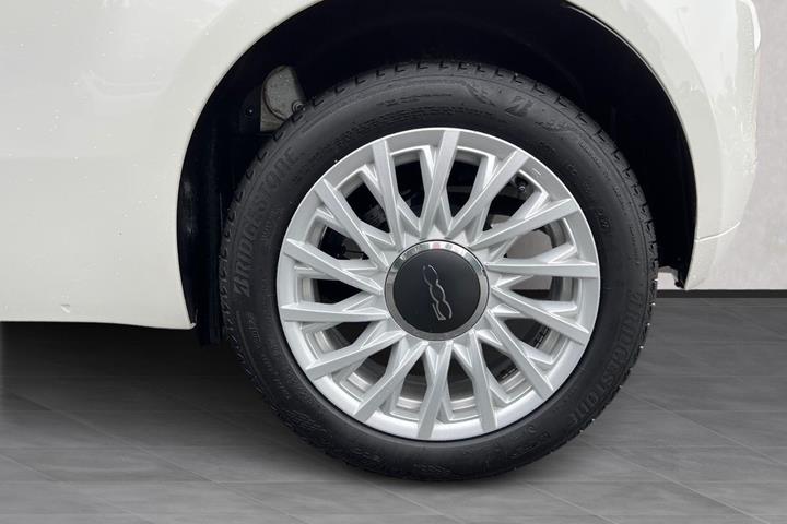 Hvid Fiat 500 fra 2023