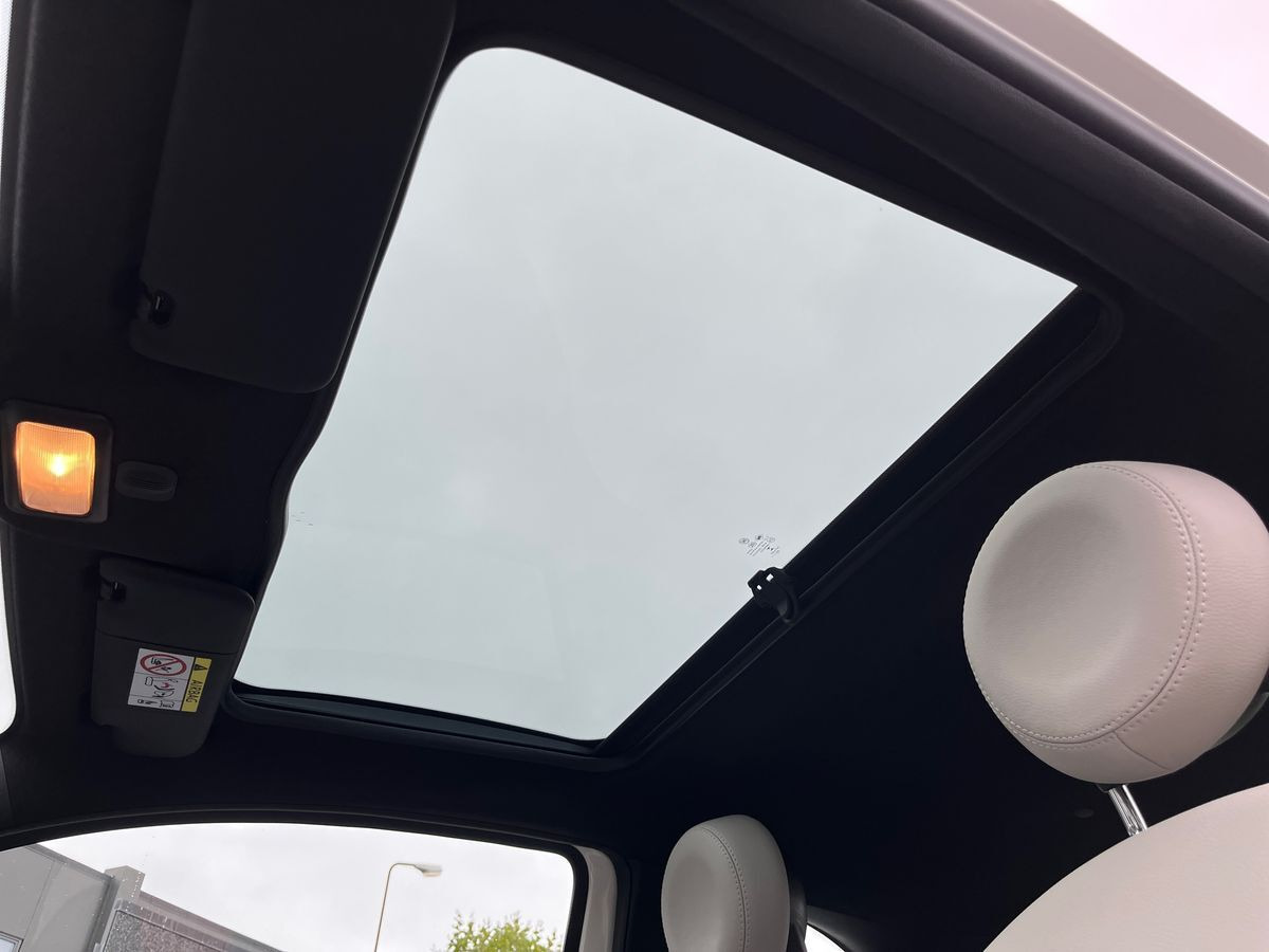 Hvid Fiat 500 fra 2023