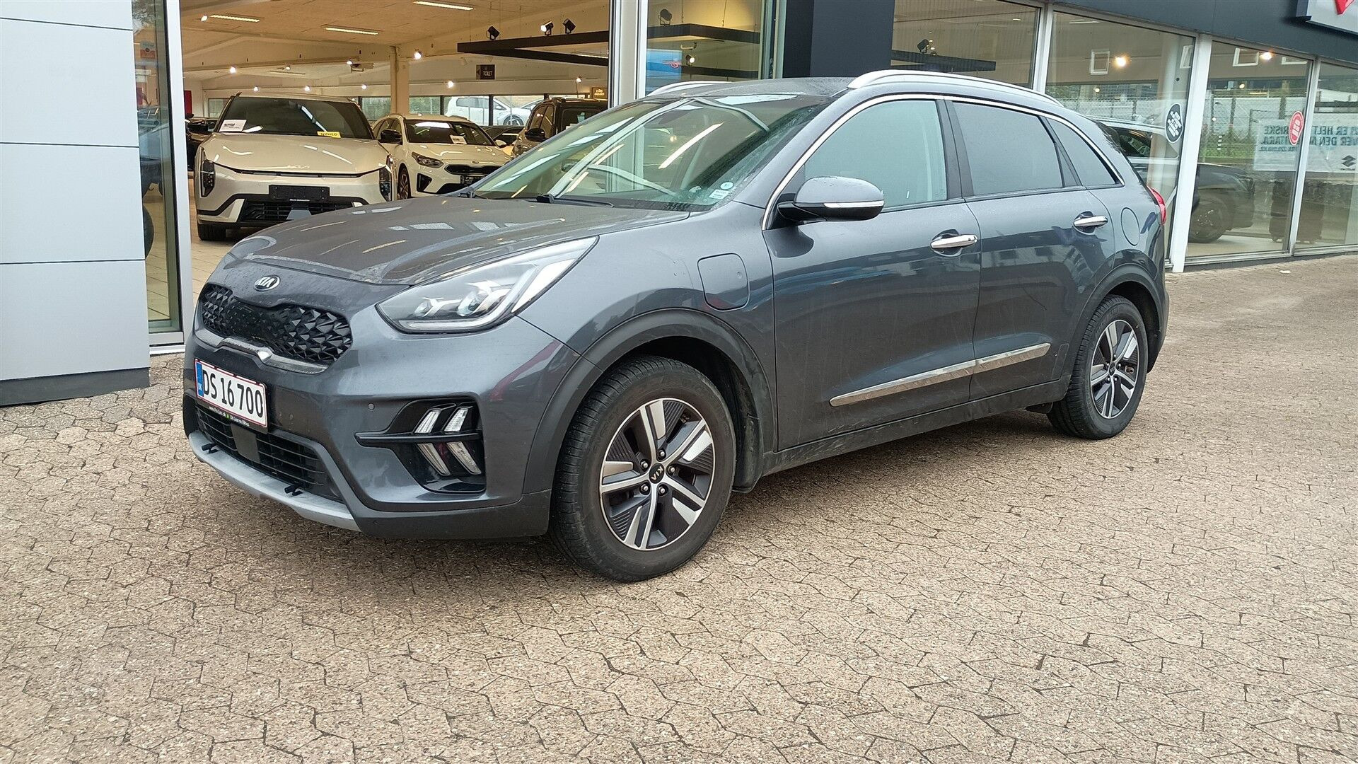 Grå Kia Niro fra 2021