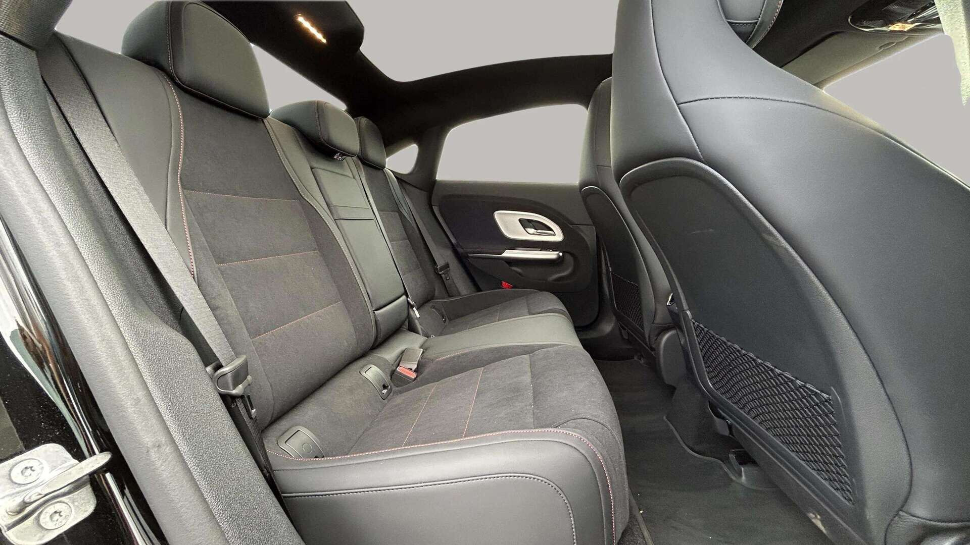 Sort Mercedes CLA250+ fra 2025