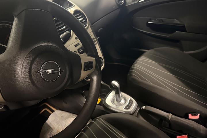Grå Opel Corsa fra 2007