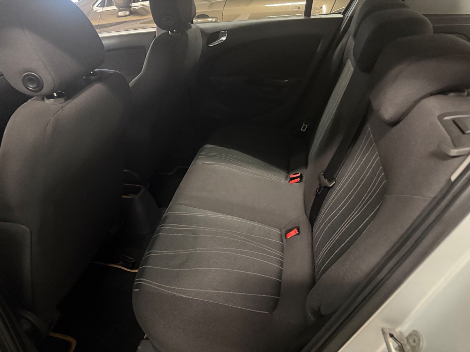 Grå Opel Corsa fra 2007