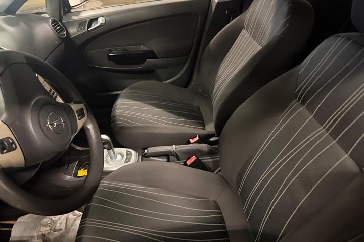 Grå Opel Corsa fra 2007