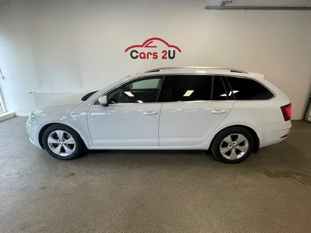 Hvid Skoda Octavia fra 2019