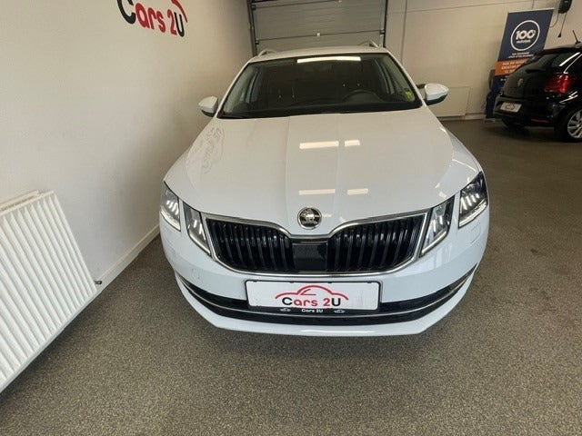 Hvid Skoda Octavia fra 2019