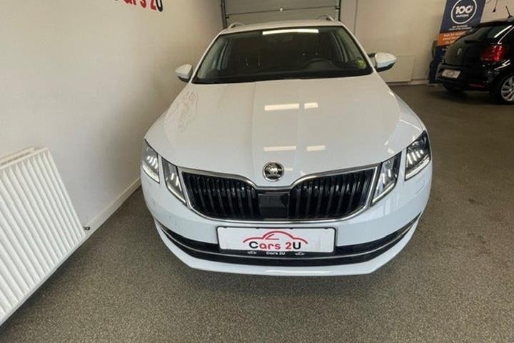 Hvid Skoda Octavia fra 2019