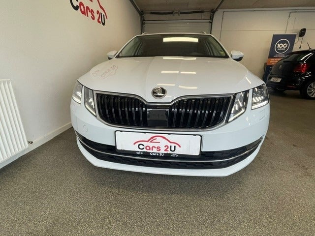 Hvid Skoda Octavia fra 2019