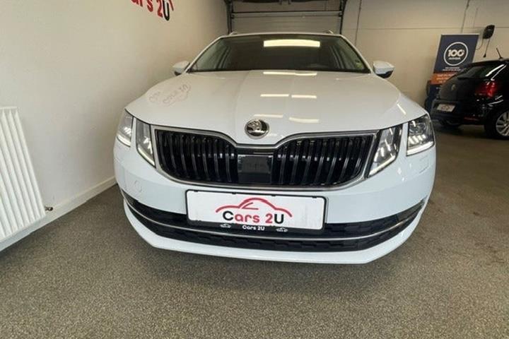 Hvid Skoda Octavia fra 2019