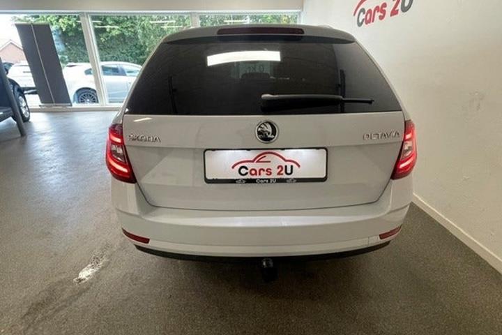 Hvid Skoda Octavia fra 2019