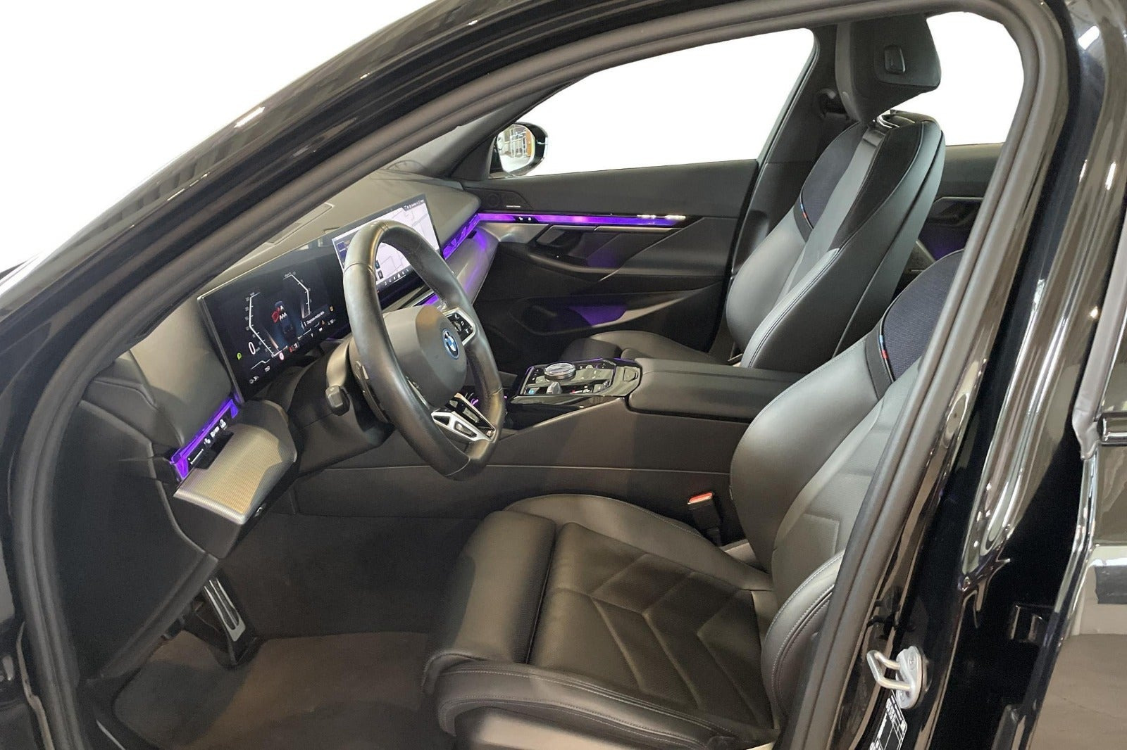 Sort BMW i5 fra 2025