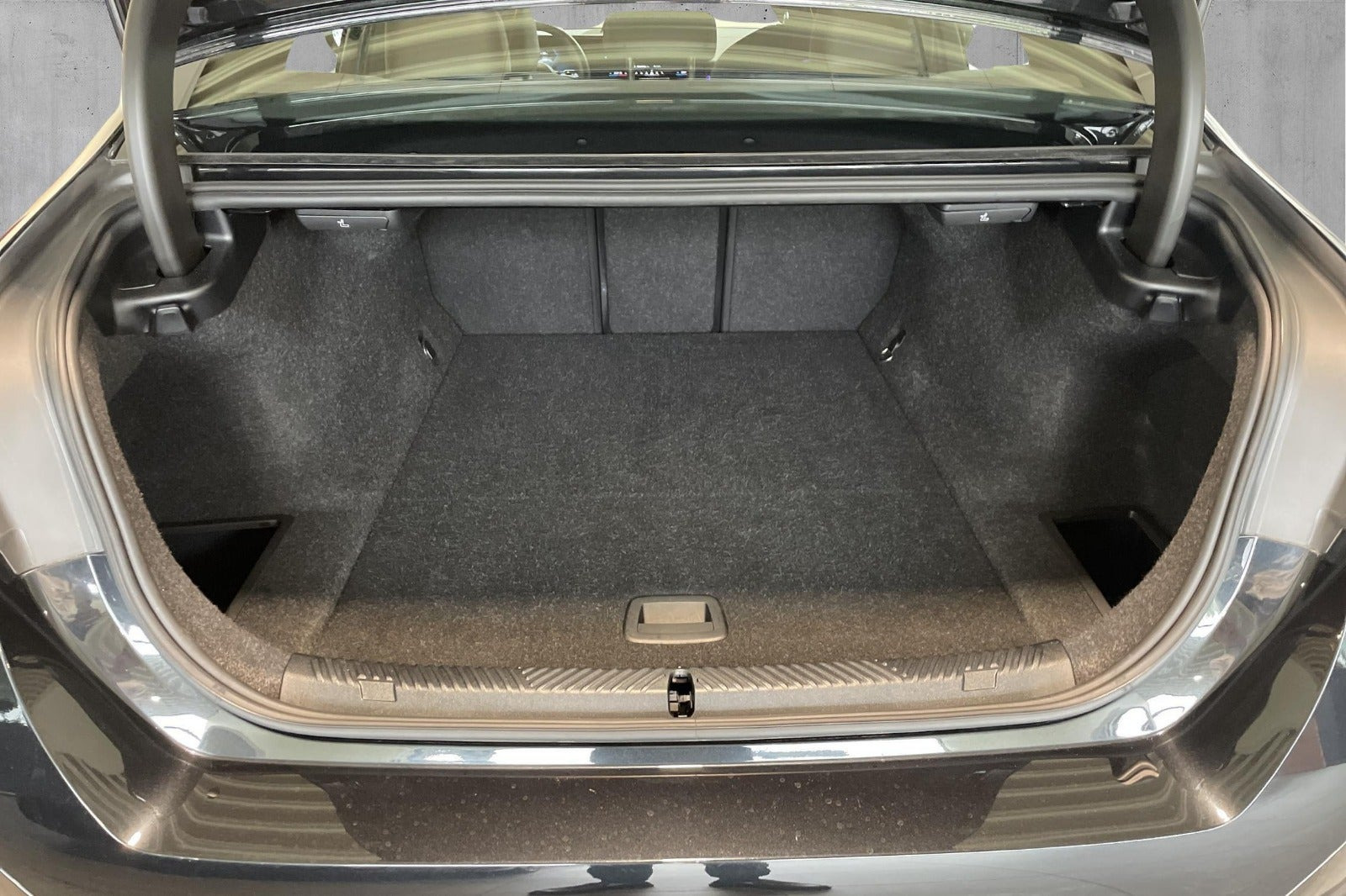 Sort BMW i5 fra 2025