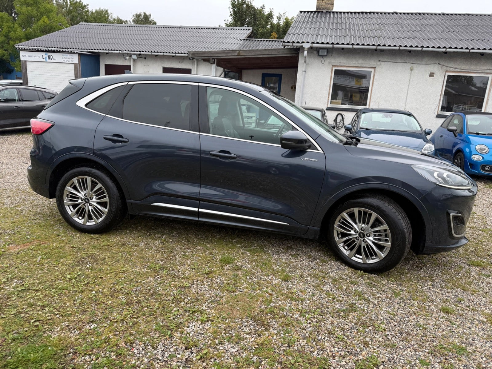 Grå Ford Kuga fra 2020