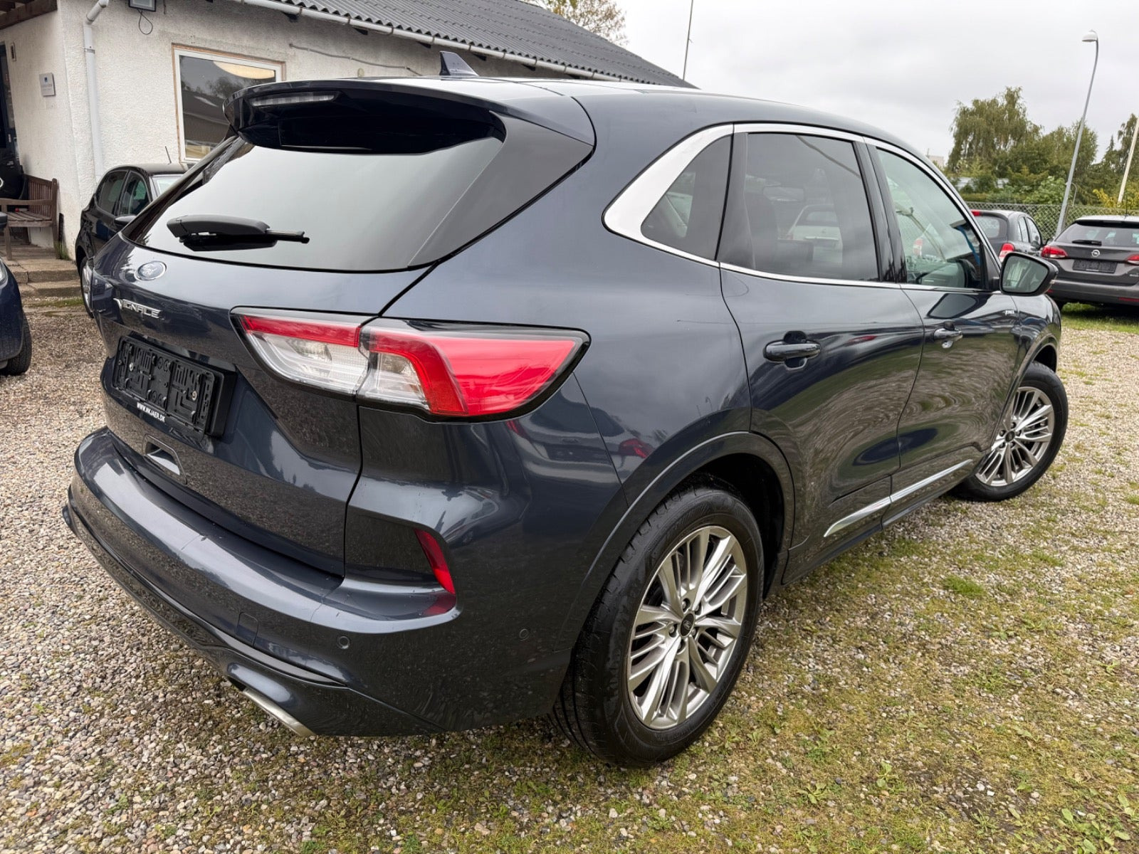 Grå Ford Kuga fra 2020