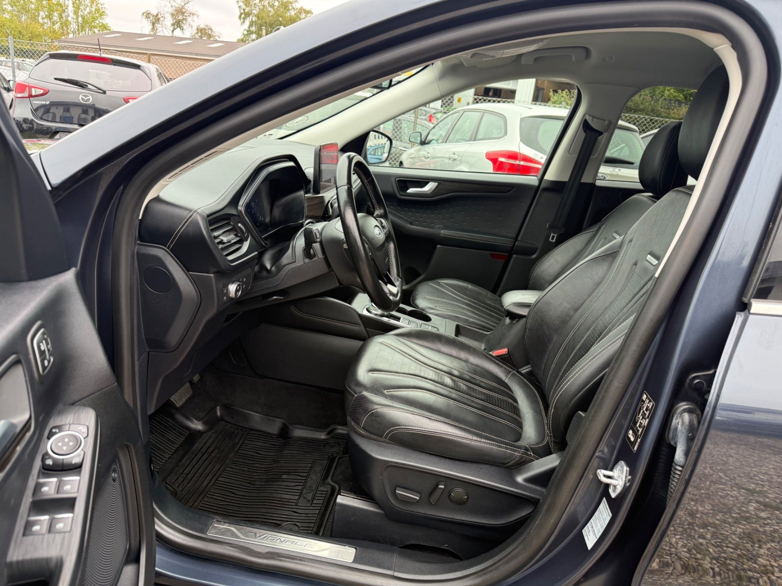 Grå Ford Kuga fra 2020