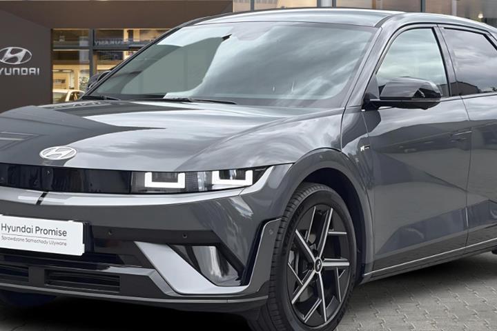 Rød Hyundai Ioniq 5 fra 2025