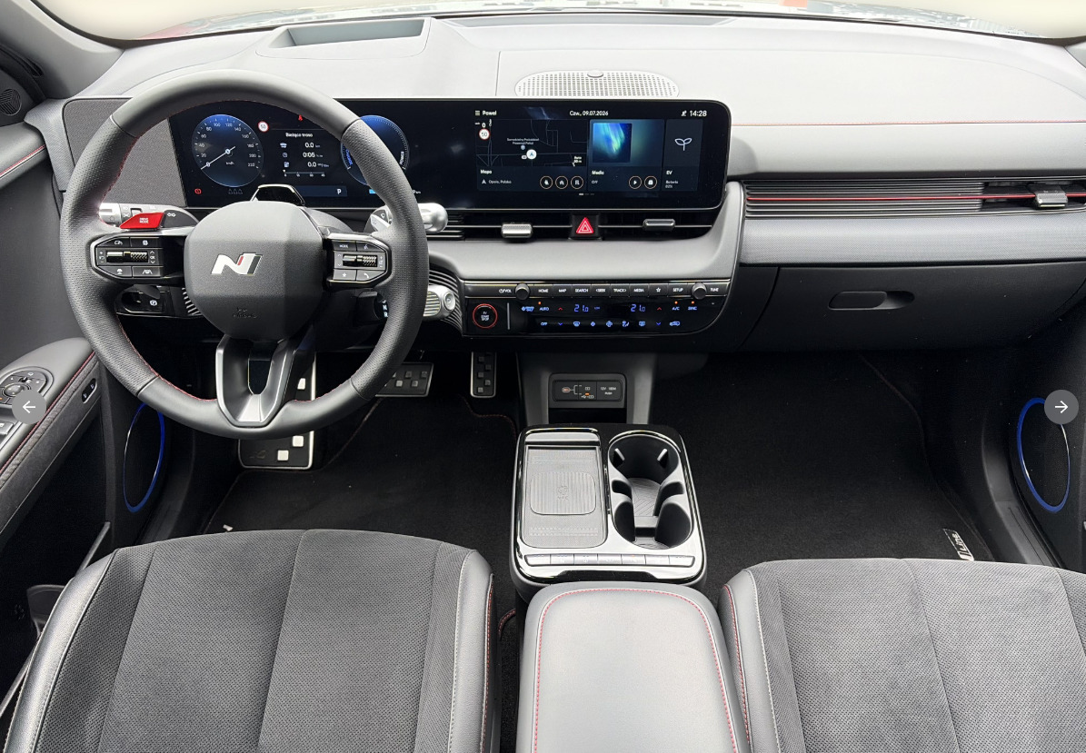 Rød Hyundai Ioniq 5 fra 2025