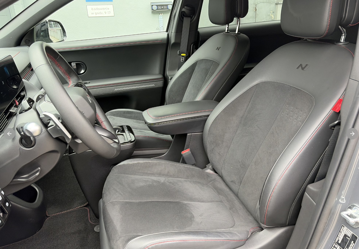 Rød Hyundai Ioniq 5 fra 2025