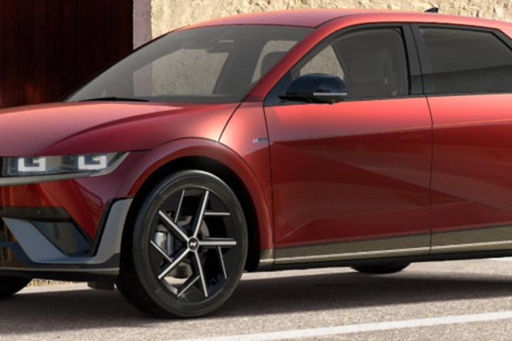 Rød Hyundai Ioniq 5 fra 2025
