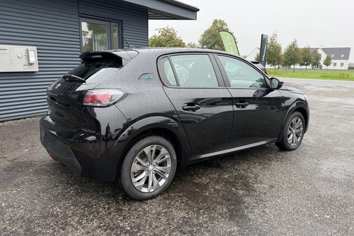 Sort Peugeot e-208 fra 2023