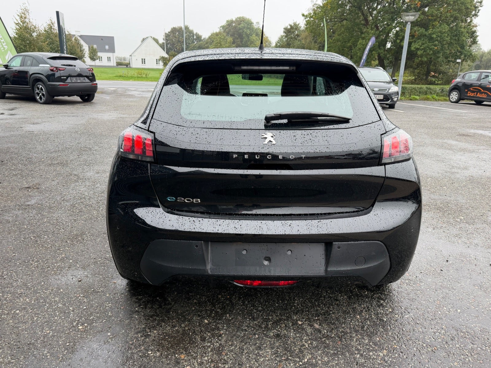Sort Peugeot e-208 fra 2023